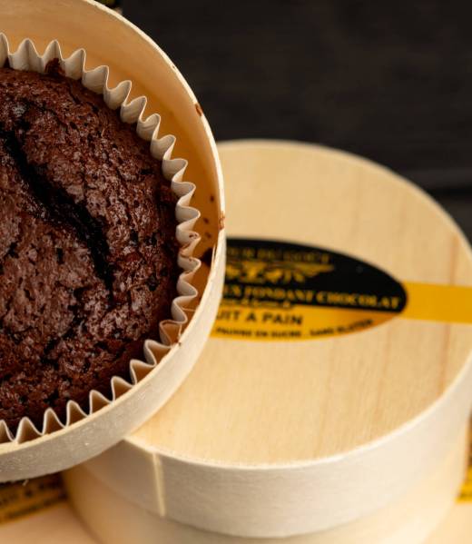 Mister Moelleux Fondant Chocolat ouvert boîte bois étiquette fruit à pain sans gluten sans lactose L'Amour du Goût Guadeloupe